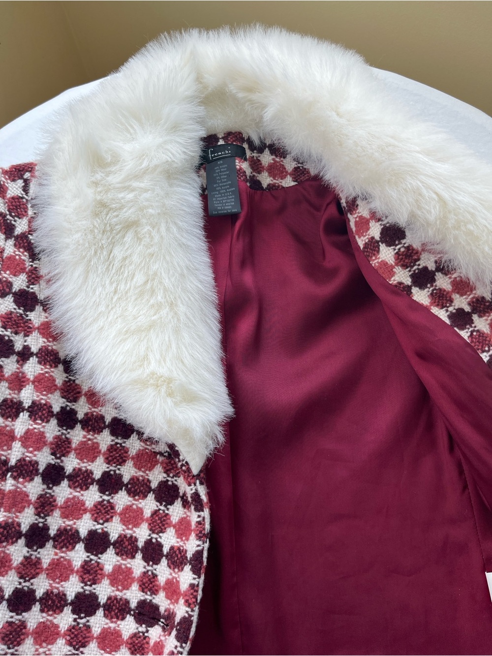 Vintage (‘05) Frenchi Burgundy & White Faux-Fur Trim Circle Pattern Coat! - Picture 12 of 12